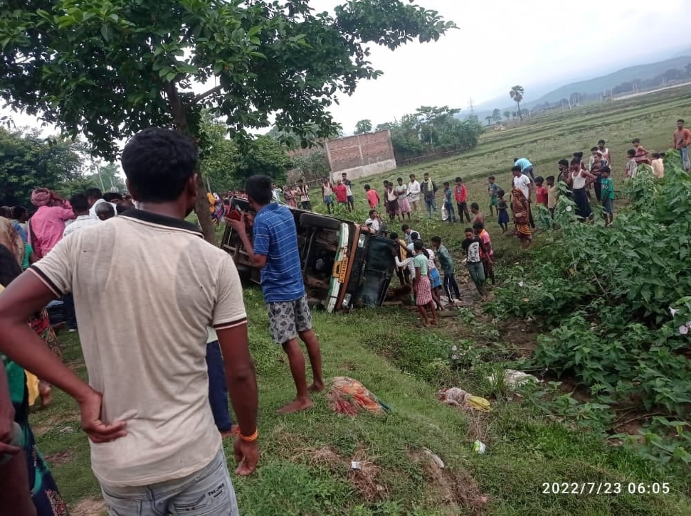 MUNGER: टाटा मैक्सी बस को ट्रक ने मारी टक्कर, एक की मौ’त, आधा दर्जन से अधिक घायल