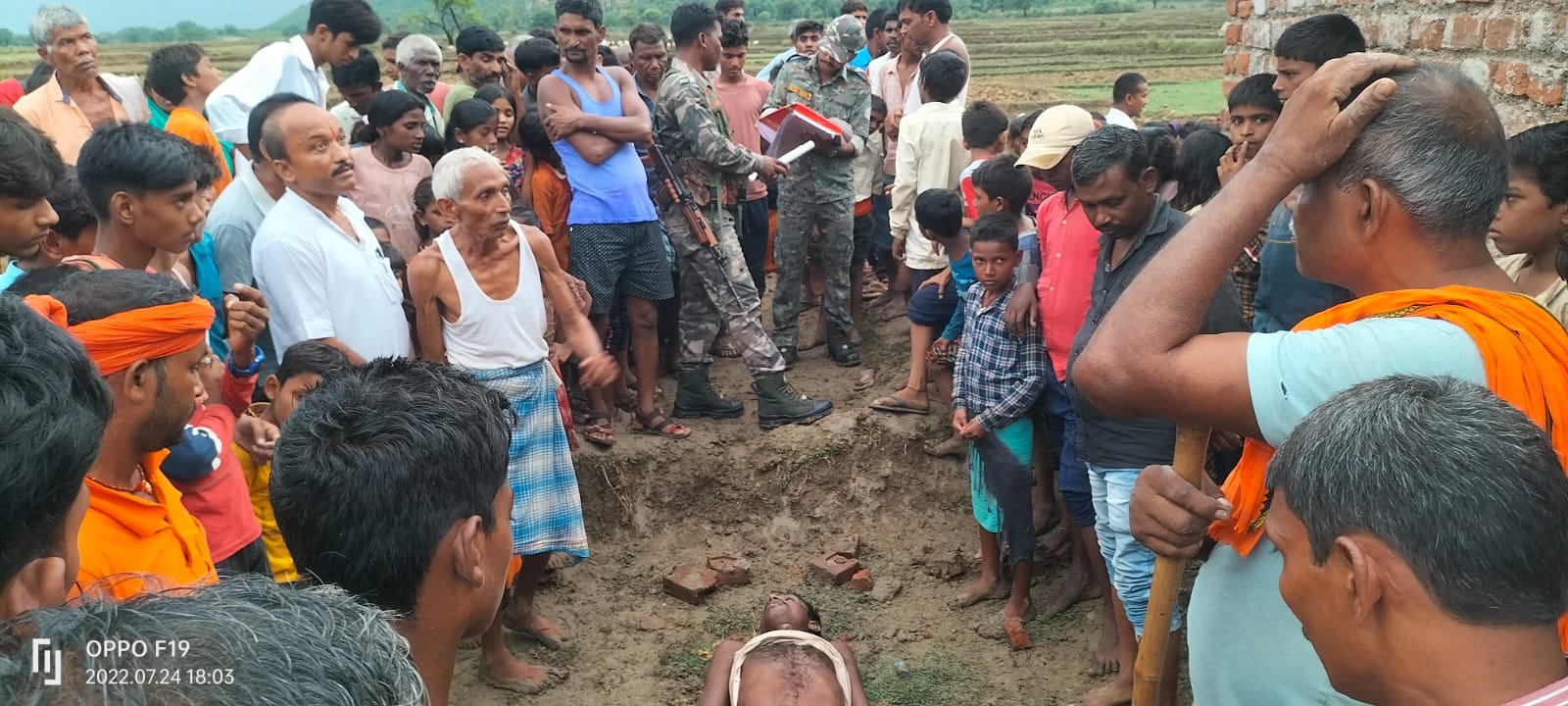 GARHWA: जान बचाने को जहां छुपा वहीं गिरी बिजली