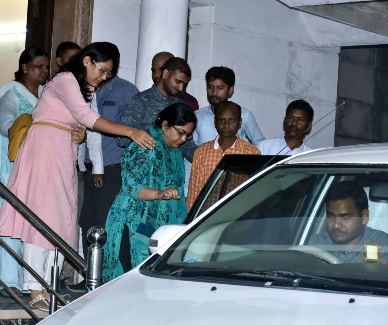 BREAKING: निलंबित IAS पूजा सिंघल को नहीं मिली ज़मानत, अब अगली सुनवाई का करना पड़ेगा इंतजार