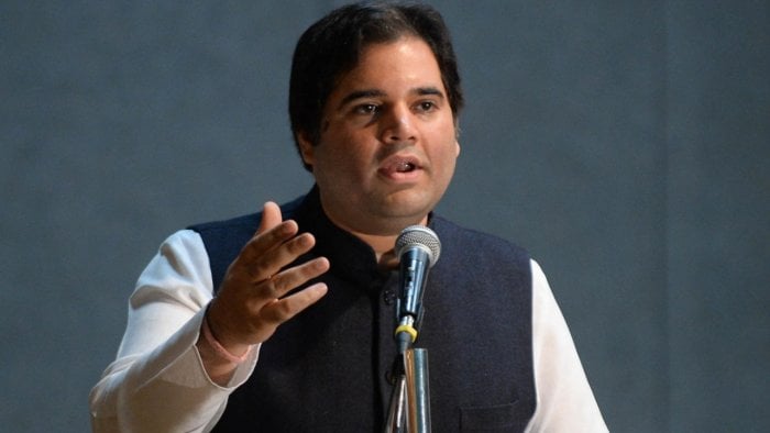 11,000 करोड़ खर्च के बावजूद गंगा में प्रदूषण क्यों, बीजेपी सांसद ने उठाए सवाल