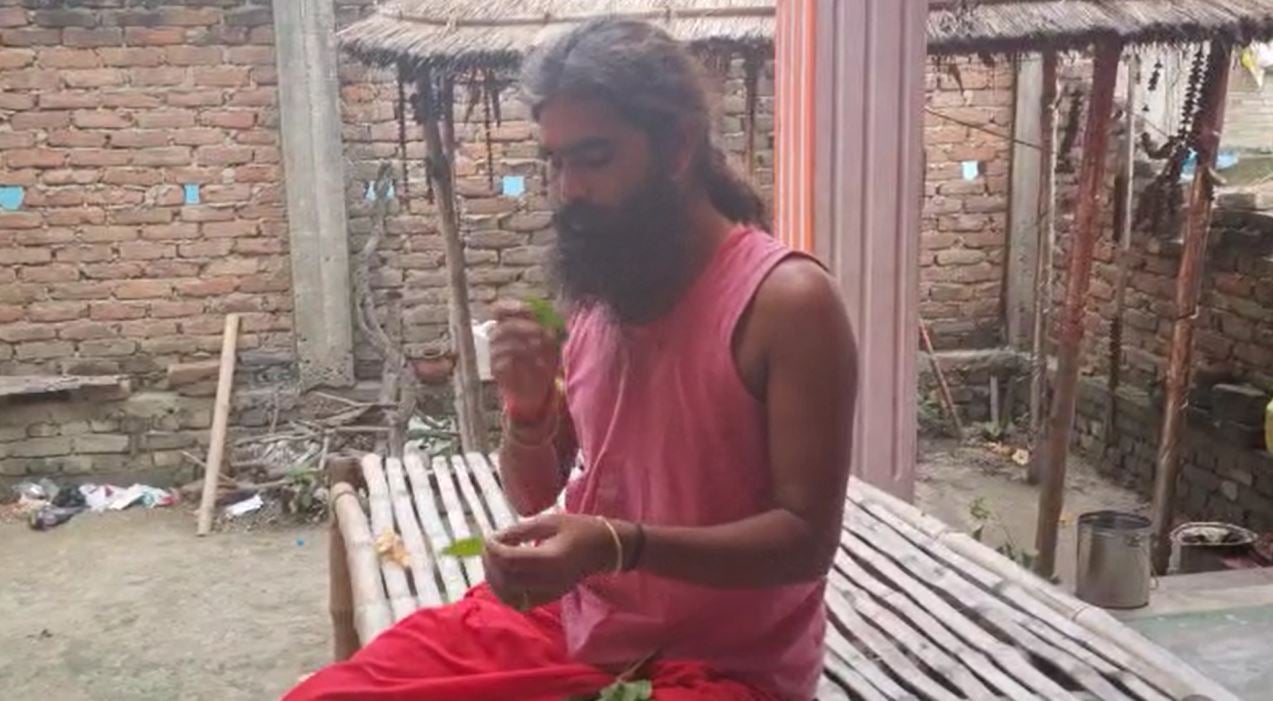 छपरा:  12 वर्षों से बेलपत्र खा कर जिंदा हैं ये संत, जानिए इनकी कहानी