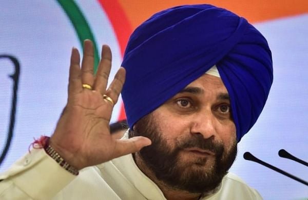 नवजोत सिंह सिद्धू ने अध्यक्ष पद से दिया इस्तीफा, कहा-कांग्रेस की सेवा करता रहूंगा