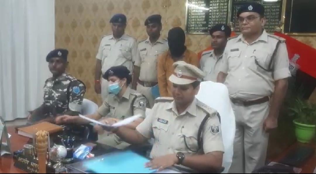 रोहतास: नक्सलियों के खिलाफ पुलिस को मिली सफलता, हार्डकोर नक्सली विजय आर्य का करीबी गिरफ्तार