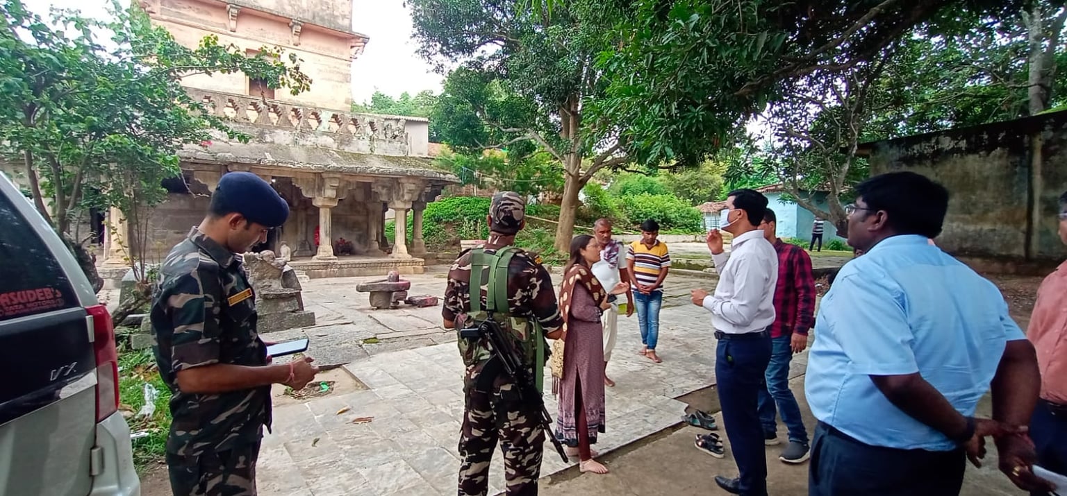 जिला डीसी ने नवरत्नगढ़ किले का किया दौरा, अधिकारियों को किले को और बेहतरीन बनाने का दिया निर्देश