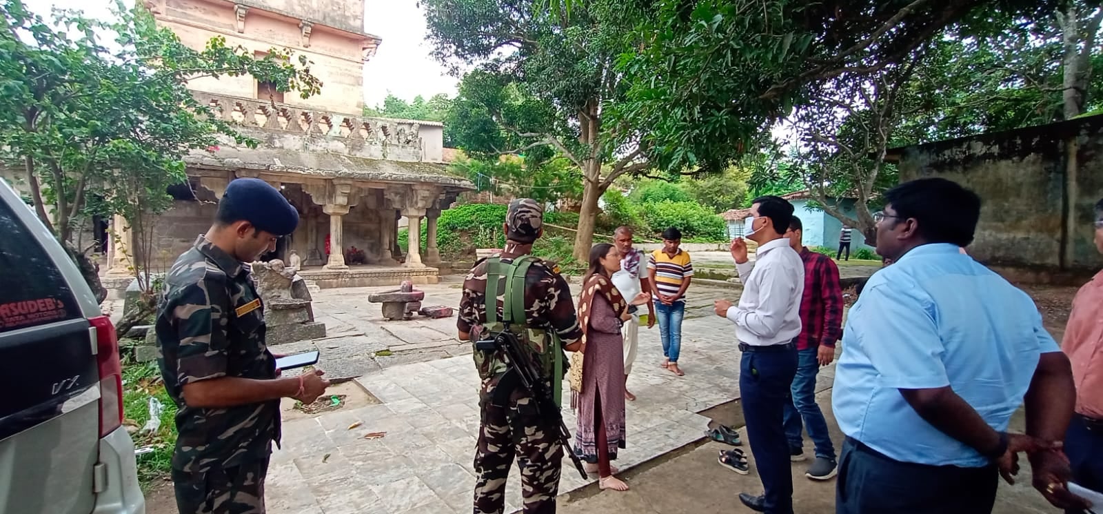 जिला डीसी ने नवरत्नगढ़ किले का किया दौरा, अधिकारियों को किले को और बेहतरीन बनाने का दिया निर्देश