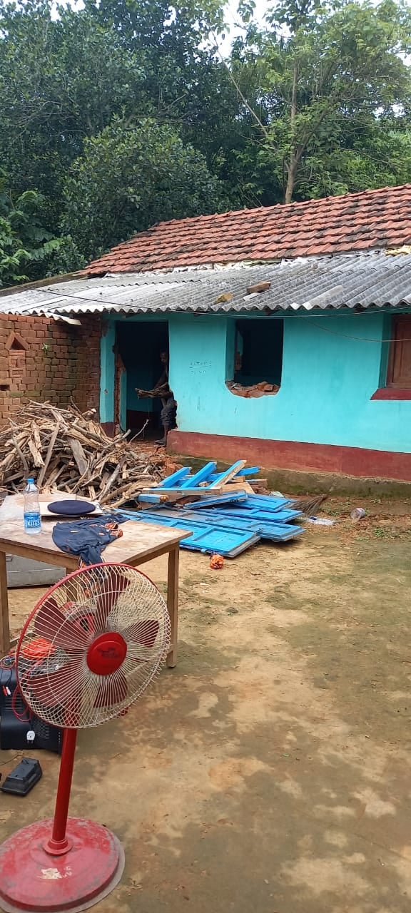 मुफस्सिल थाना के चौकीदार शब्बीर अंसारी हत्याकांड मामले में एक फरार आरोपी के घर पुलिस ने  की कुर्की..