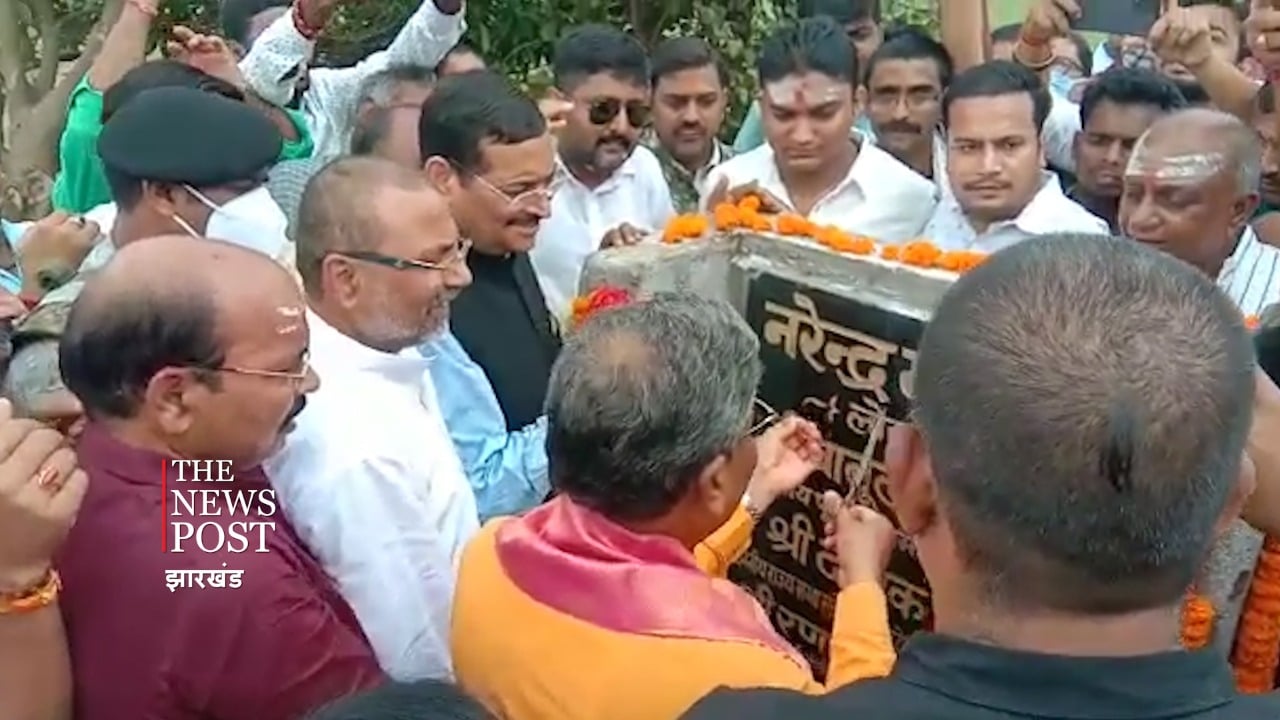 विवादों के बीच देवघर एयरपोर्ट एप्रोच रोड का भाजपा नेताओं ने किया लोकार्पण, रैयतों के दान से बनी है नरेंद्र मोदी पथ