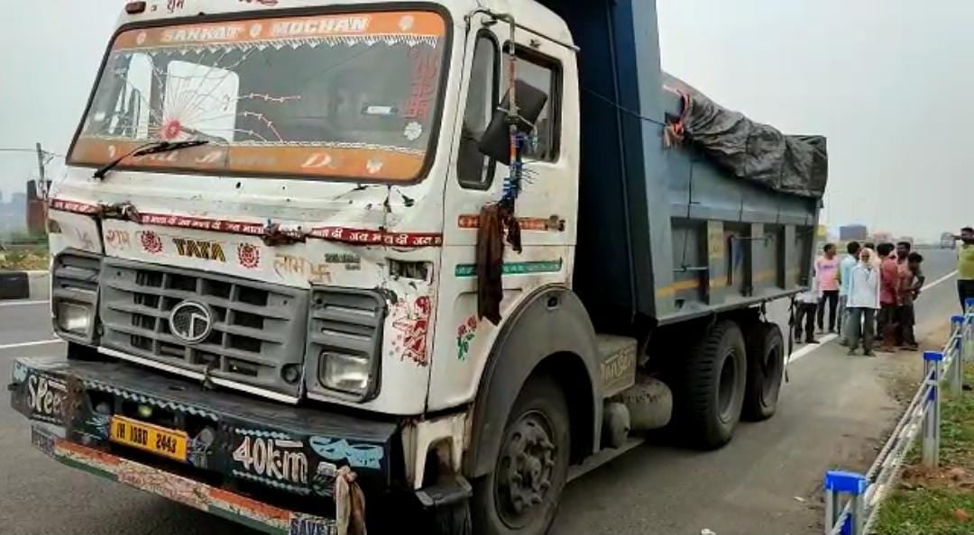 DHANBAD : तोपचांची में बिहार के बाइक सवार युवक की मौ'त