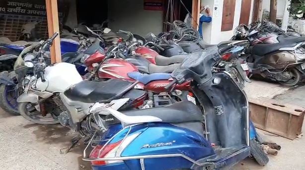 राजधानी पटना के पुलिस थाने कबाड़खाने में हुए तब्दील, वाहनों की लगी भीड़