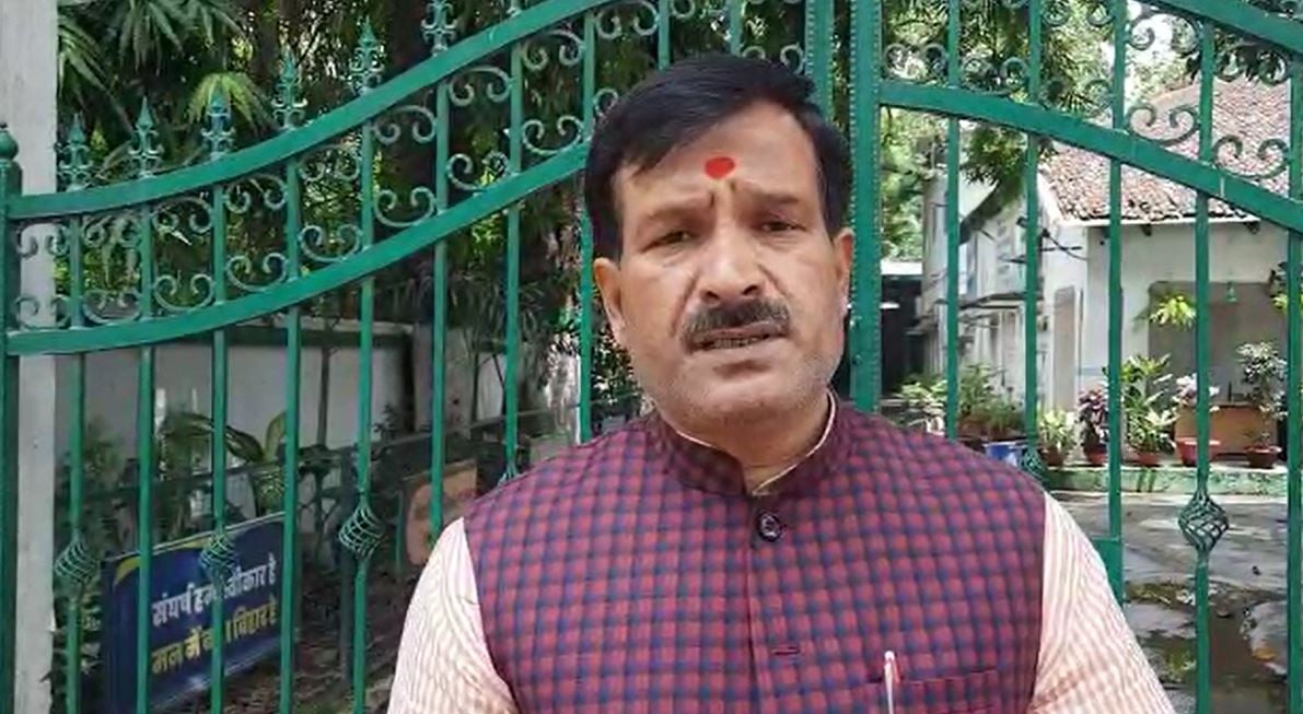 पीएम मोदी के मन की बात पर विपक्ष ने कसा तंज, कहा तिरंगा पर राजनीति ना करें