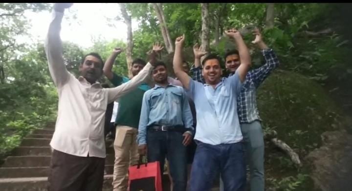 तीसरी सोमवारी: बादलों  ने घेरा कोडरमा का ध्वजाधारी  धाम, भक्तों की उमड़ी भीड़, बारिश से भक्तिमय हुआ वातावरण