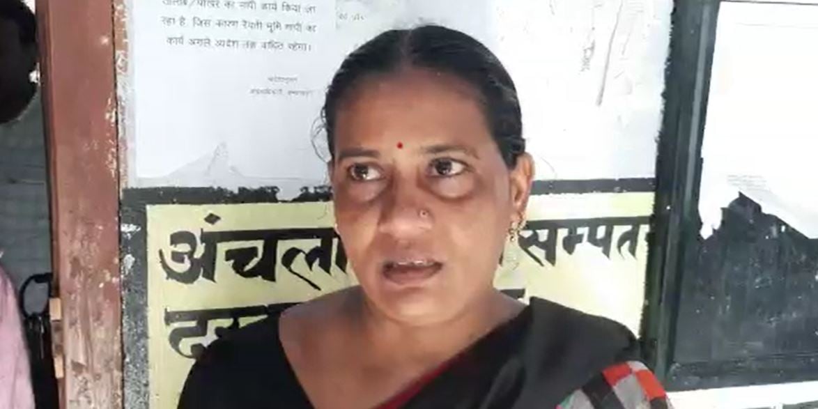 ब्लॉक में महिला ने पेट्रोल छिड़ककर आत्मह'त्या करने की कोशिश की, अंचला अधिकारी पर लगाया गंभीर आरोप