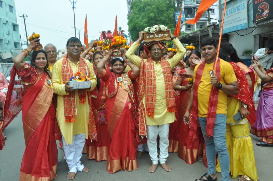 श्रीमद् भागवत कथा के पहले दिन निकली 101 भव्य मंगल कलश यात्रा