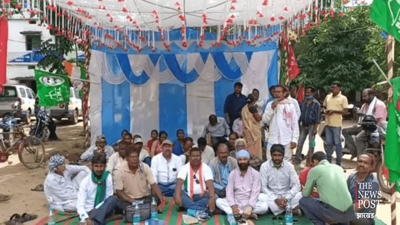 केंद्र सरकार नीतियों के खिलाफ विपक्षी पार्टियों का धरना प्रदर्शन