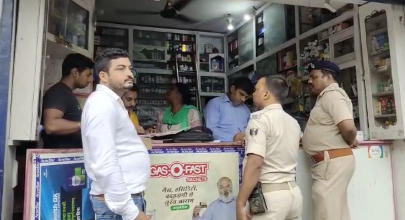 मेडिकल दुकानों में ड्रग इंस्पेक्टर का छापा, युवाओं को नशीली दवा ना देने का निर्देश