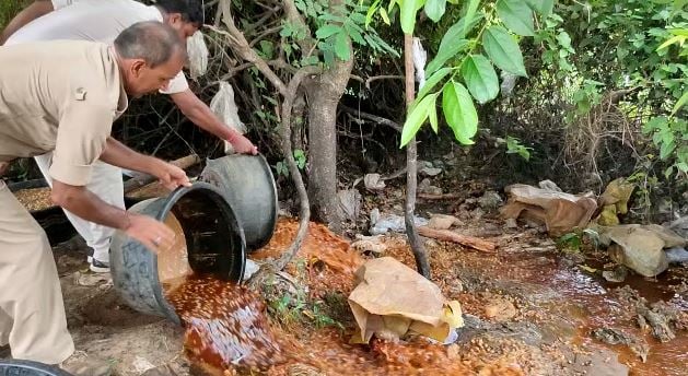 अवैध शराब भट्टी पर उत्पाद विभाग का छापा, 8 भट्ठी ध्वस्त