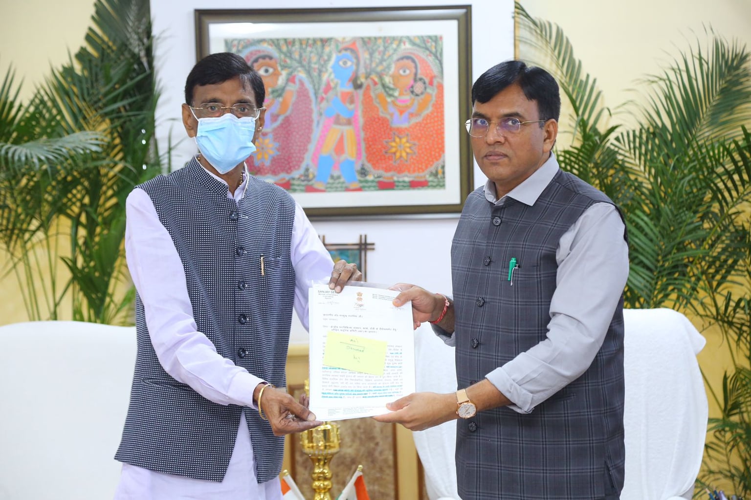केंद्रीय स्वास्थ्य मंत्री से मिले सांसद संजय सेठ, सीआईपी के रीडेवलपमेंट के प्रस्ताव को मंजूरी देने की मांग की