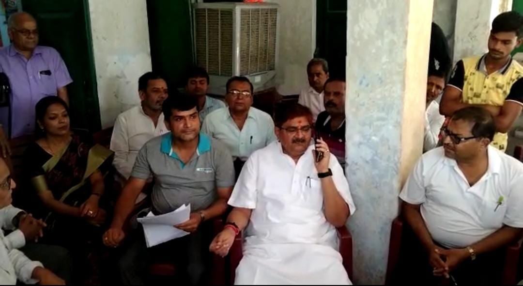 धनबाद के प्यासे लोग पहुंचे विधायक के पास, फिर राज सिन्हा ने क्या कहा, आप भी पढ़िए