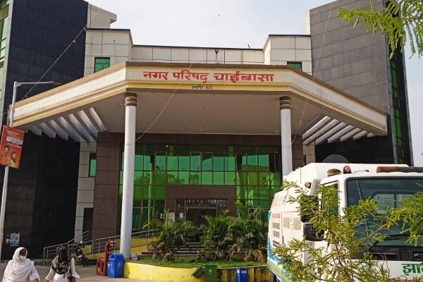 चाईबासा: मीना बाजार की बंदोबस्ती में मिली भारी गड़बड़ी, SDO ने कार्यपाल क पदाधिकारी को किया शोकॉज़