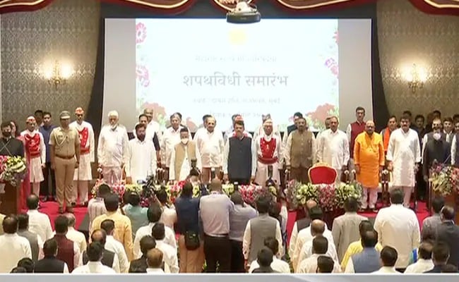 महाराष्ट्र में नए मंत्रिमंडल का हुआ विस्तार, जानिए किसने ली मंत्रीपद की शपथ