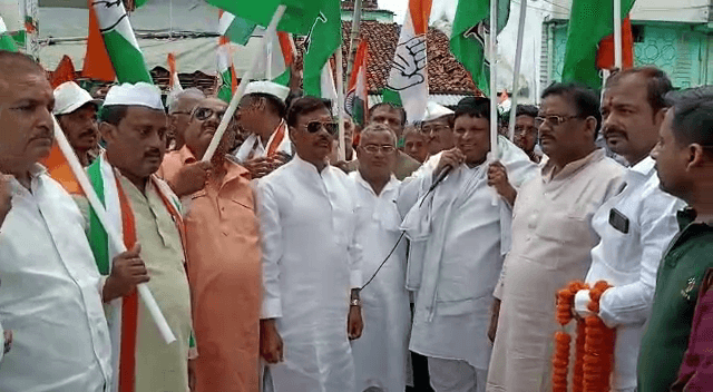 बाबानगरी में भी मंत्री के नेतृत्व में कांग्रेसियों ने निकाली गौरव यात्रा, स्वतंत्रता सेनानियों को किया याद