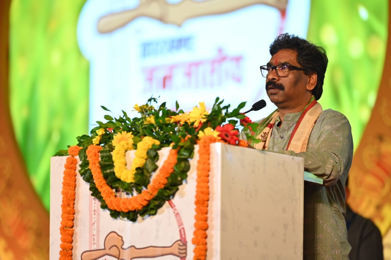 आदिवासी एक स्वाभिमानी समुदाय, मेहनत करते हैं, भीख  नहीं मांगते : सीएम हेमंत सोरेन