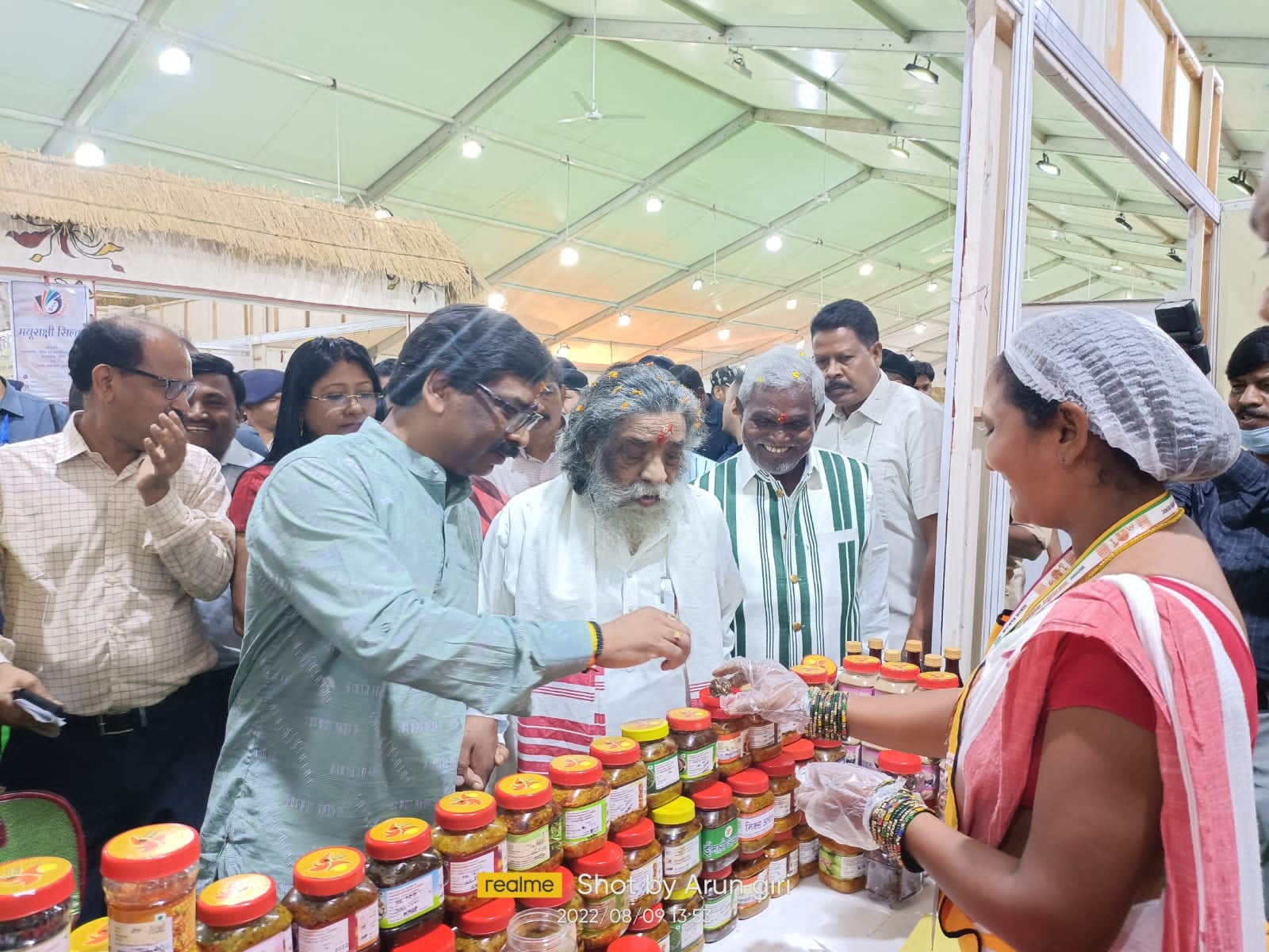 जनजातीय महोत्सव में पलाश उत्पाद एवं आदिवा ज्वेलरी की जमकर हुई खरीददारी