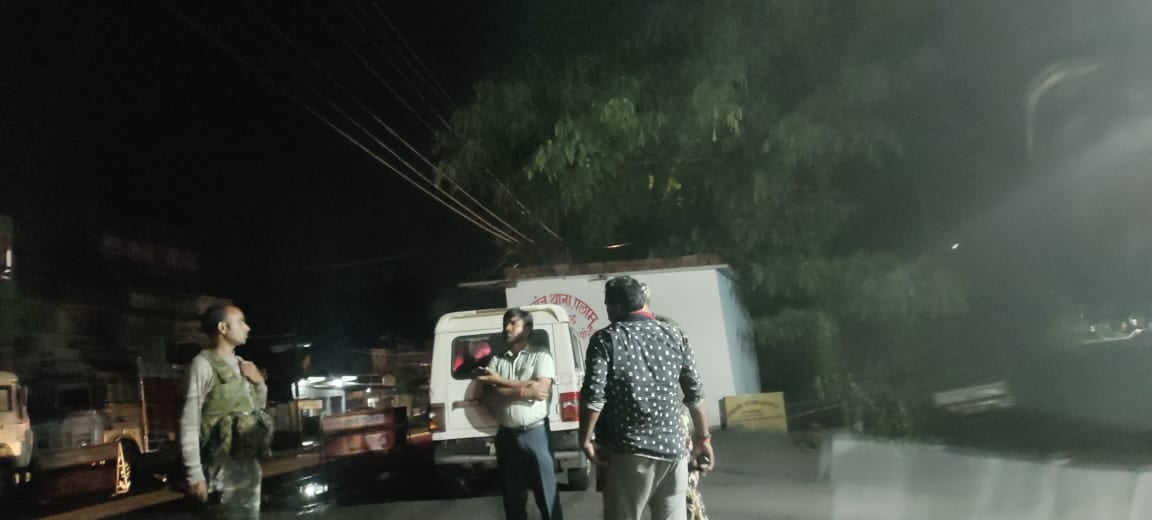 चिप्स पत्थर लोड दो ट्रक जब्त, न परमिट, ना ही कोई कागज मिला- पलामू की इस खबर से जानिये अवैध तस्करी का खेल