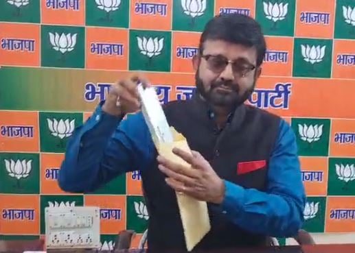 झारखंड भाजपा प्रवक्ता ने भेजा तेजस्वी यादव को तोहफा, जानिए क्या है माजरा