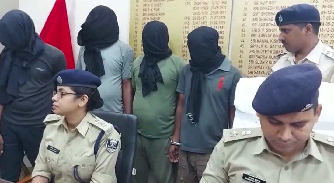 छपरा: जहरीली शराब बेचनेवाले गिरोह का भंडाफोड़, चार  गिरफ्तार - 11 लोगों की जा'न लेने का आरोप