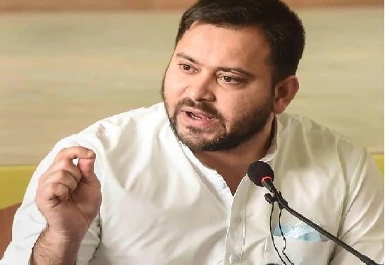 कल दोपहर ली शपथ, आज शाम दिल्ली गए नये-नवेले डिप्टी सीएम तेजस्वी यादव, जानिये इस दौरे की खास वजह