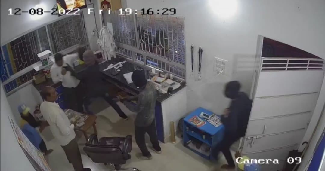 पेट्रोल पंप में लूट, 2.73 लाख रुपए लेकर अपराधी हुए फरार