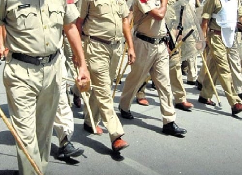 जेब में हो मोटी रक़म तो पुलिस भी किराये पर मिल सकती है- जानिये कहां का है मामला