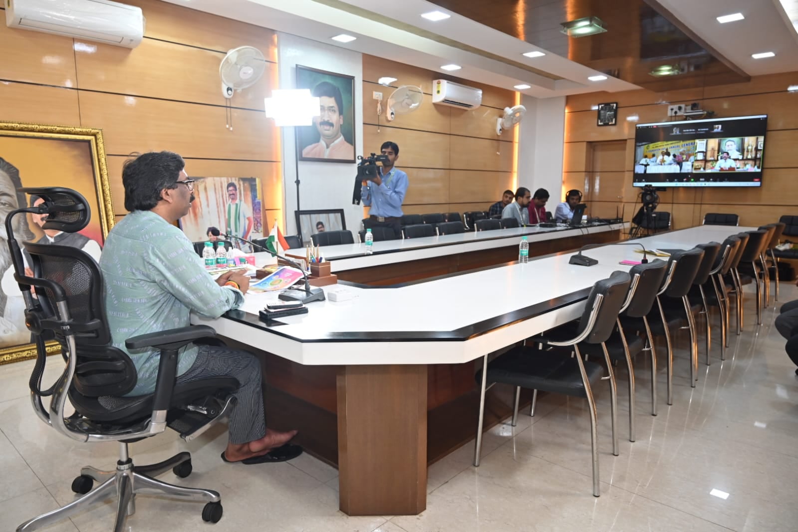 प्राइवेटाइजेशन के कारण घटी नौकरियां, स्वरोजगार की ओर दे रही सरकार विशेष ध्यान : हेमंत सोरेन