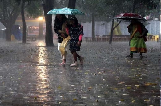 बारिशों के मौसम का अभी और लुत्फ लेने को तैयार रहिये,  19 अगस्त तक वर्षा से राहत नहीं