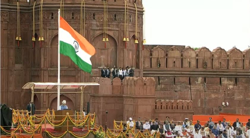 लाल किले से पीएम मोदी ने देश के हर बलिदानी को नमन करने के बाद लिये पांच प्रण, जानिये उनके भाषण की खास बातें