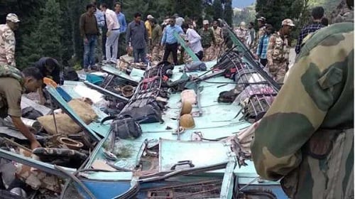 जम्मू-कश्मीर: ITBP के जवानों से भरी बस खाई में गिरी, 6 की मौत, कई घायल