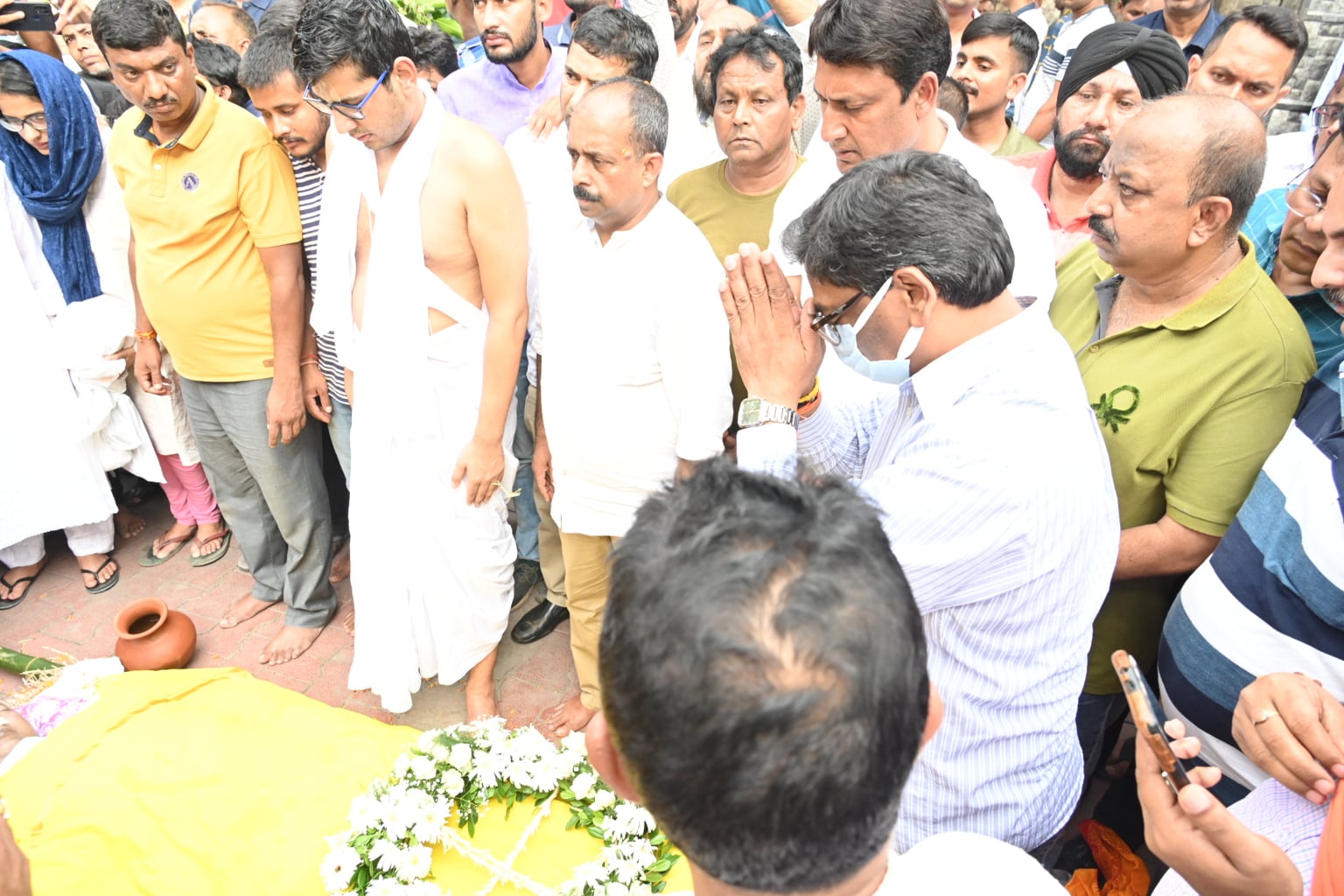पंचतत्व में विलीन हुए जेपीएससी के पूर्व अध्यक्ष अमिताभ चौधरी, मुख्यमंत्री हेमंत समेत कई अहम लोग अंत्येष्ठि में शामिल हुए