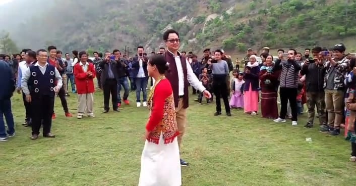 केंद्रीय मंत्री का डांस वायरल, पीएम भी हुए मुरीद