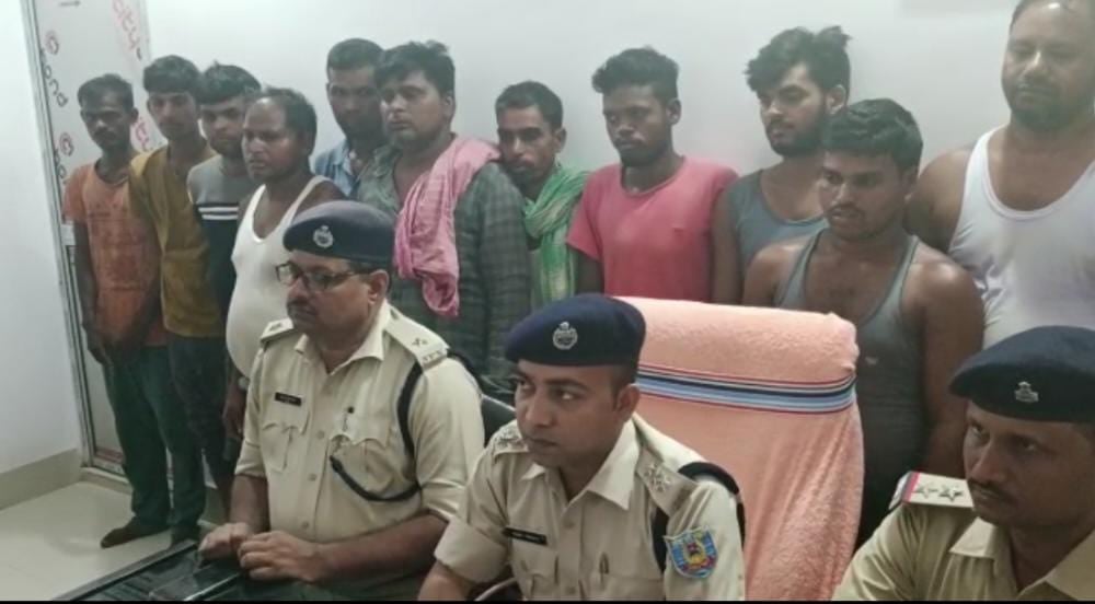 BREAKING : देवघर में एक और साइबर अपराधी गिरोह का खुलासा, 14 शातिर अपराधी गिरफ्तार