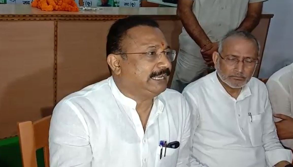 सरकारी बैठक में बहनोई के साथ तेजप्रताप के जाने के विवाद पर जदयू मंत्री ने क्या दी सफाई, जानिए खबर में