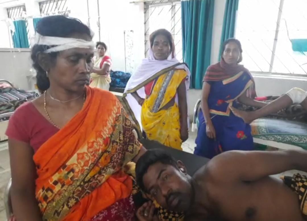 गांव वाले बने शादीशुदा प्रेमी-प्रेमिका के प्यार के दुश्मन, जमकर की धुनाई