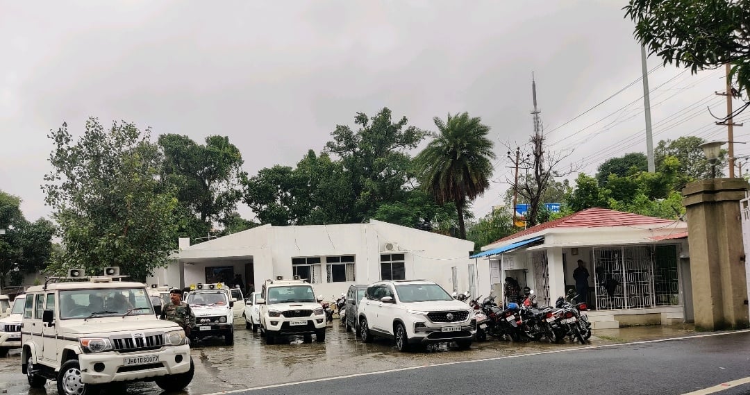 CM आवास में चल रही यूपीए की बैठक में अबतक नहीं पहुंचे  JMM के चार और कांग्रेस के 7 विधायक