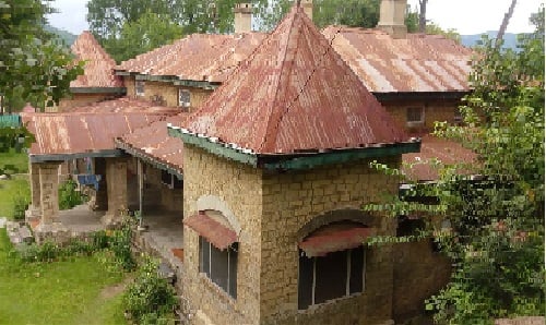 इस मोहक बंगले का विदेश में बस चुके किस भारतीय लेखक से है कनेक्शन, जिसकी है चर्चा आजकल