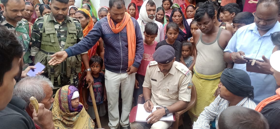 एक ही रात चार घरों में लाखों की चोरी,  जागने पर विरोध किया तो कुदाल से वार कर दो लोगों को किया घायल