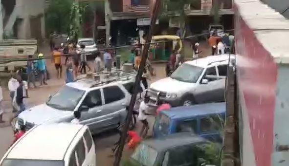 BIG BREAKING: सीएम नीतीश कुमार के कारकेड की गाड़ियों पर हुआ पथराव