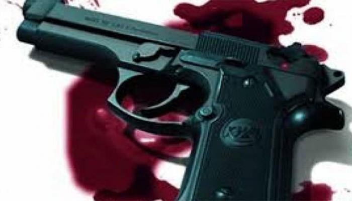 DHANBAD: पिस्टल सटाए और तीन लाख से भरा बैग लेकर चलते बने अपराधी