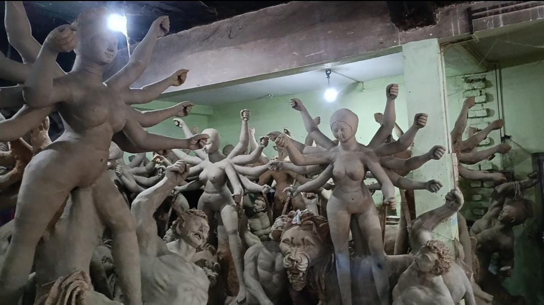 नवरात्र  26 सितंबर से - धनबाद में आकार लेने लगीं प्रतिमाएं, अभी से मिलने लगे हैं आर्डर