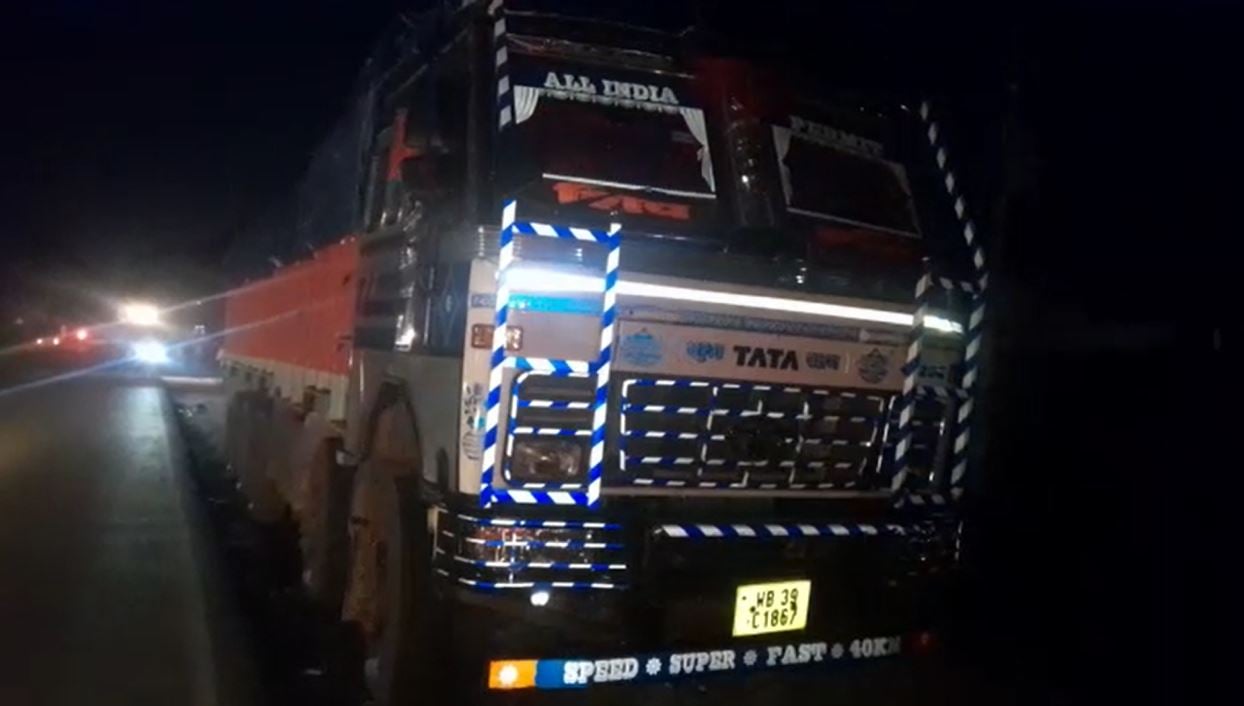 झारखंड से लूटी गई ट्रक बिहार से बरामद, चालक फरार
