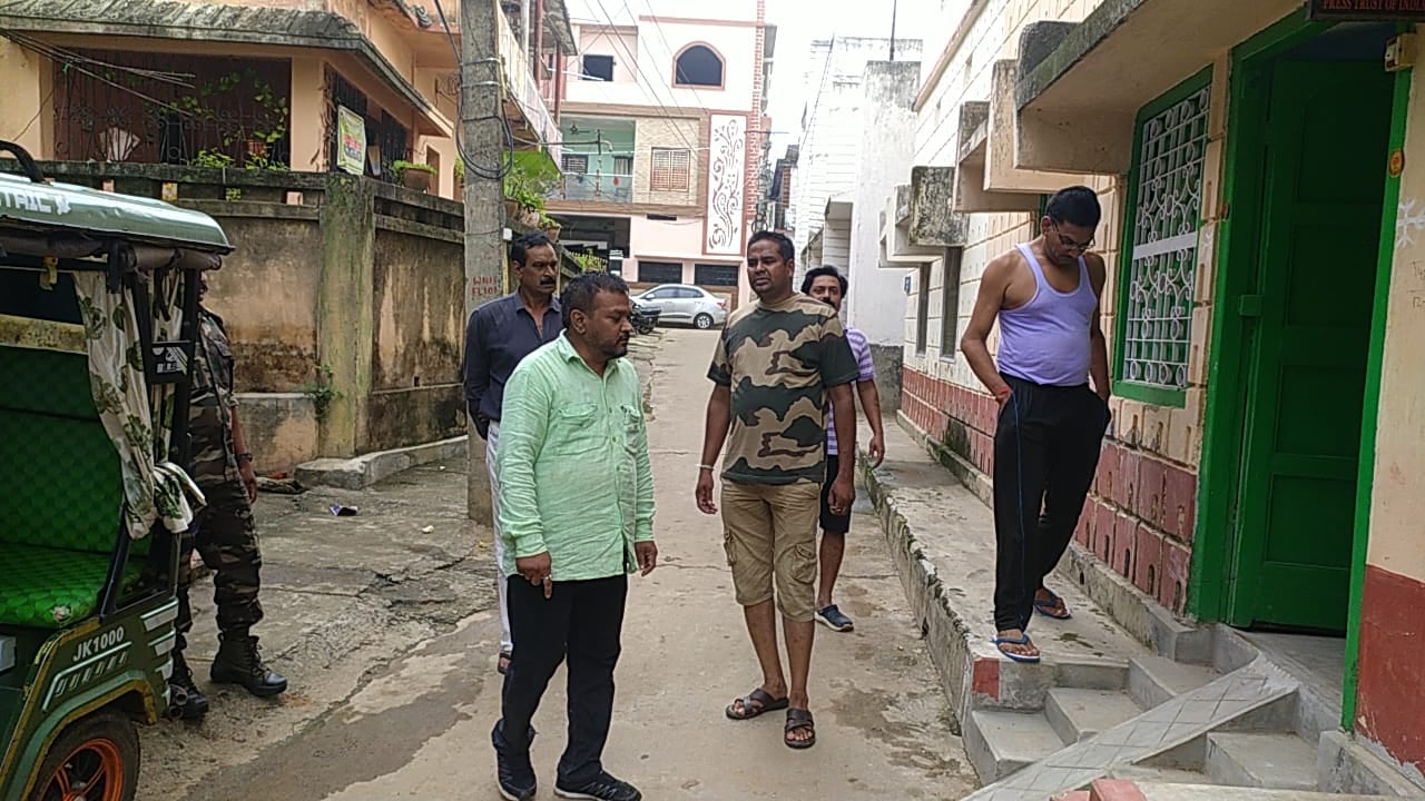 चोरों ने 2 महीने के अंदर कई घरों को बनाया निशाना, लोगों में आक्रोश, प्रशासन मौन